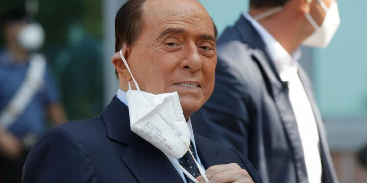 Silvio Berlusconi padece leucemia, confirman sus médicos; dicen que se encuentra ‘estable’