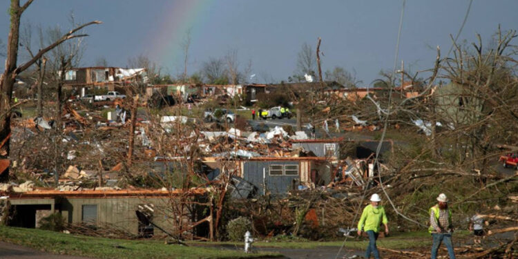 Tornados arrasan con Little Rock y otros poblados de EU; dejan al menos 11 muertos