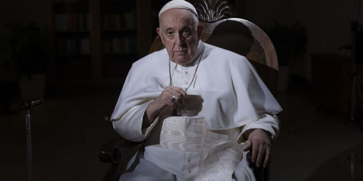 «Aún estoy vivo»: Papa Francisco es dado de alta en el hospital tras bronquitis