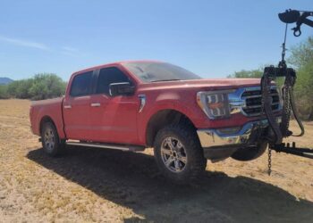 Localiza Policía Estatal y Sedena dos vehículos en Plutarco Elías Calles