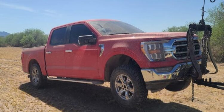 Localiza Policía Estatal y Sedena dos vehículos en Plutarco Elías Calles