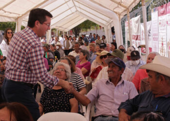 Hay que seguir trabajando duro para  acabar con con los rezagos sociales: Jorge Elías Retes