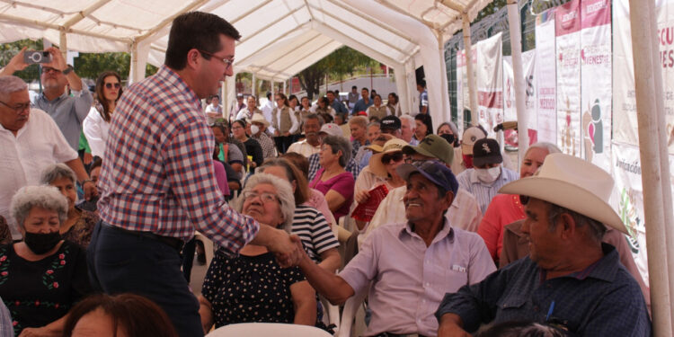 Hay que seguir trabajando duro para  acabar con con los rezagos sociales: Jorge Elías Retes