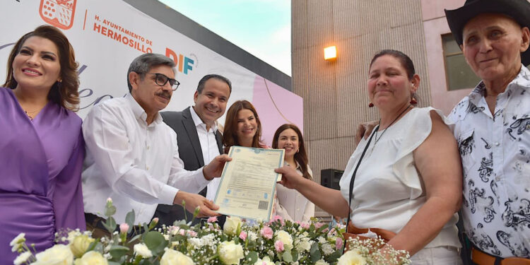Atestiguan Toño Astiazarán y Patty Ruibal enlace matrimonial de casi 400 parejas