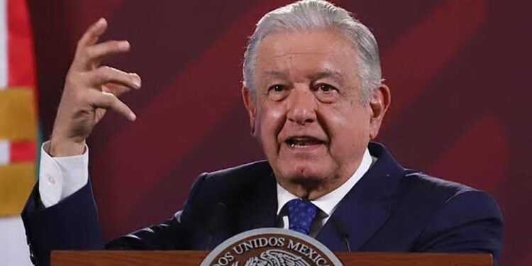 AMLO afirma que compra de plantas eléctricas a Iberdrola garantiza que precios de luz no aumenten