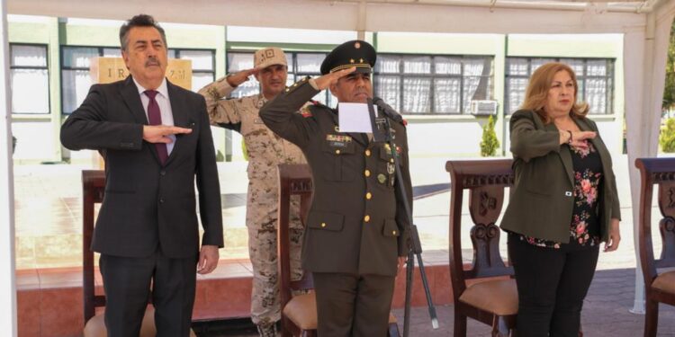 Encabeza alcalde Lamarque Cano toma de protesta de bandera del servicio militar nacional
