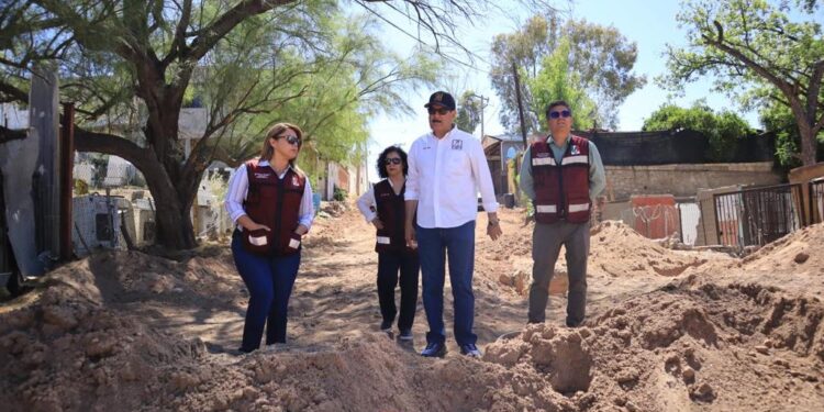 Recorre Alcalde obras en proceso  pavimentación