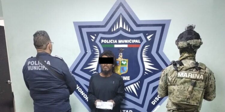 Detienen Oficiales de la Policía Municipal y Marina a hombre con dosis de cristal