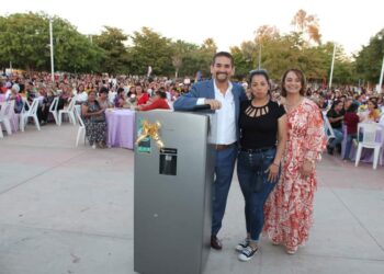 Mamás viven gran festejo en su día