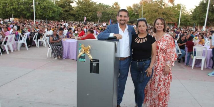 Mamás viven gran festejo en su día