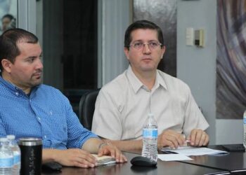 Llega a acuerdo alcalde con ex policías