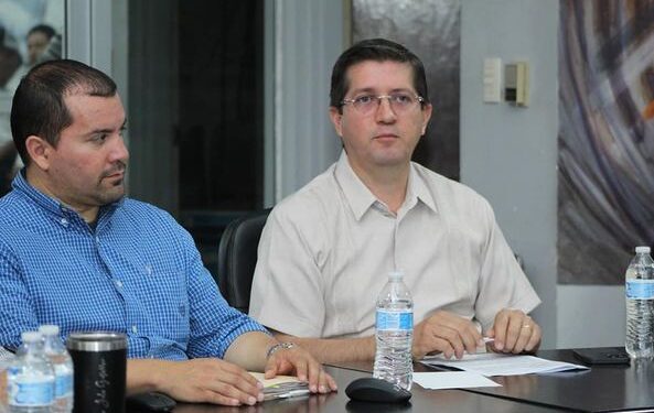 Llega a acuerdo alcalde con ex policías