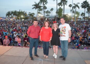 Alrededor de 5 mil infantes disfrutaron del espectacular festejo del Día del Niño en la plaza 5 de Mayo