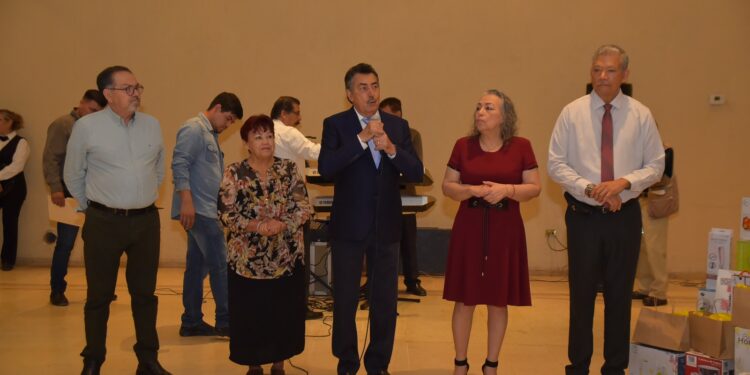 Participa Lamarque Cano en festejo a las madres jubiladas y pensionadas del Ayuntamiento