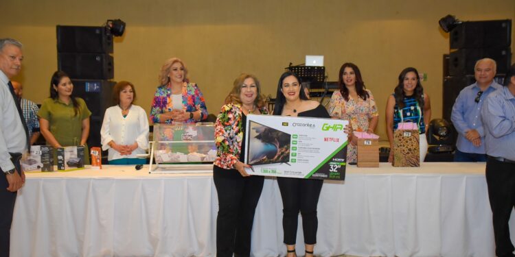 Festeja Gobierno Municipal a más de 800 Madres trabajadoras en su día
