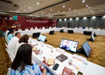 Federación, estados y especialistas analizan retos de México en materia educativa.