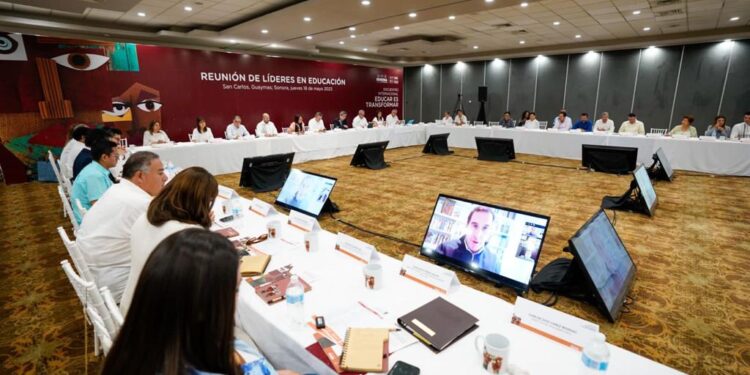 Federación, estados y especialistas analizan retos de México en materia educativa.