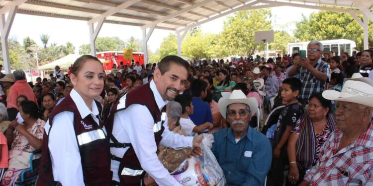 Jesús Flores cumple palabra empeñada en Bachantahui.