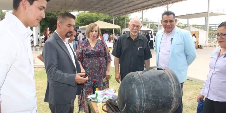 Alcalde Jesús Flores refrenda apoyos para jóvenes emprendedores.
