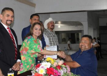 «Es un orgullo ser maestro»; Jesús Flores