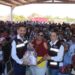 Cumple  Jesús Flores a familias de comunidades rurales