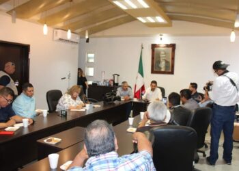 Alcalde Jesús Flores anuncia obras a través de CECOP.