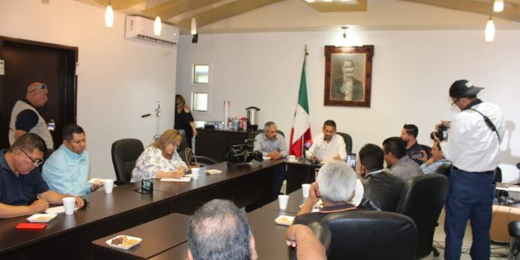 Alcalde Jesús Flores anuncia obras a través de CECOP.