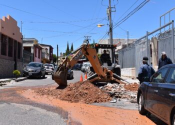 Sustituyen válvula de paso en la colona Nuevo Nogales