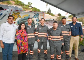 Entrega Alcalde siete camiones para la recolección de la basura