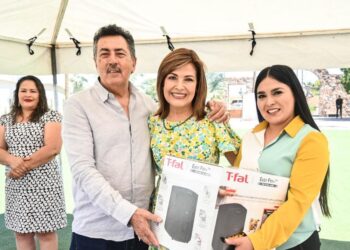 Festeja  Gobierno  Municipal a Mamás Cajemenses