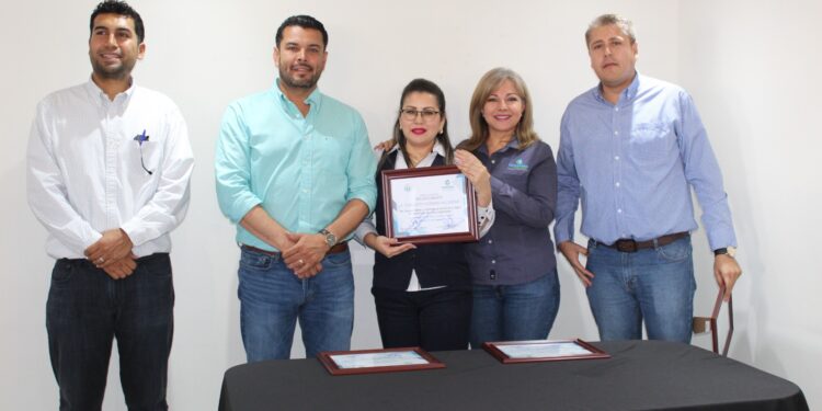 Entregan reconocimiento a servidores públicos de OOMAPAS de Cajeme