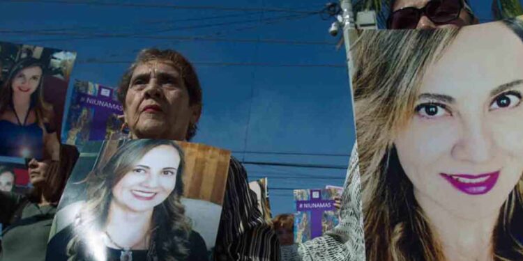 A más de 3 años del feminicidio de Abril Pérez Sagaón, declaran culpables a 2 de los 10 acusados