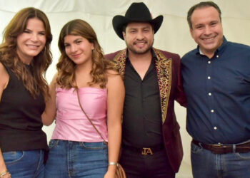 Viven Julión Álvarez y miles de personas exitosa noche en Fiestas del Pitic 2023