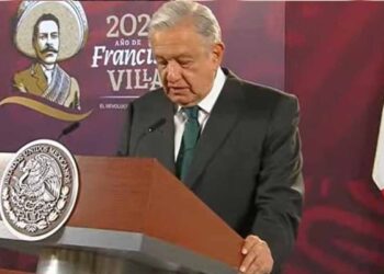 AMLO pide no votar por el senador John Kennedy por insultar a México