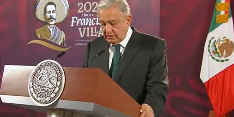 AMLO pide no votar por el senador John Kennedy por insultar a México