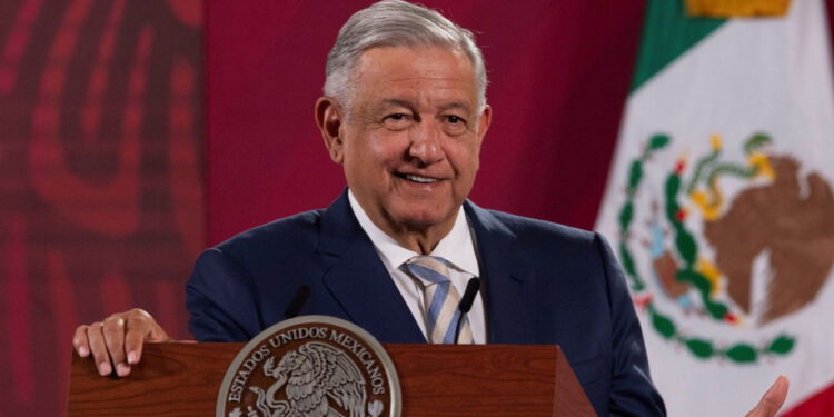 Inicia AMLO estrategia contra «campaña politiquera» sobre fentanilo