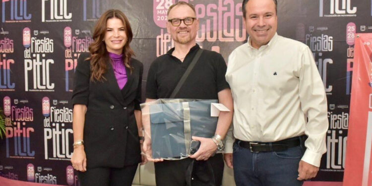Asisten Toño Astiazarán y Patty Ruibal a presentación de Antares y su homenaje a Martha Bracho