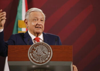 Participan ya 700 médicos especialistas cubanos en IMSS Bienestar: AMLO