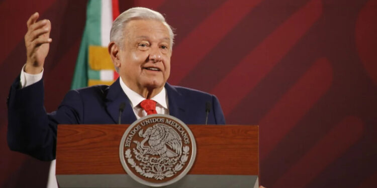 Participan ya 700 médicos especialistas cubanos en IMSS Bienestar: AMLO
