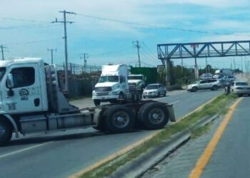 Reportan balaceras y bloqueos en Nuevo Laredo; piden a la población no salir