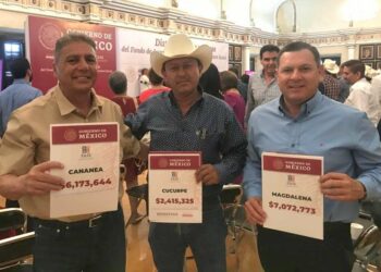 Alcalde asiste al evento de Distribución del FAIS