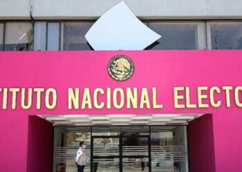 INE ordena a Morena que sus aspirantes cesen campañas