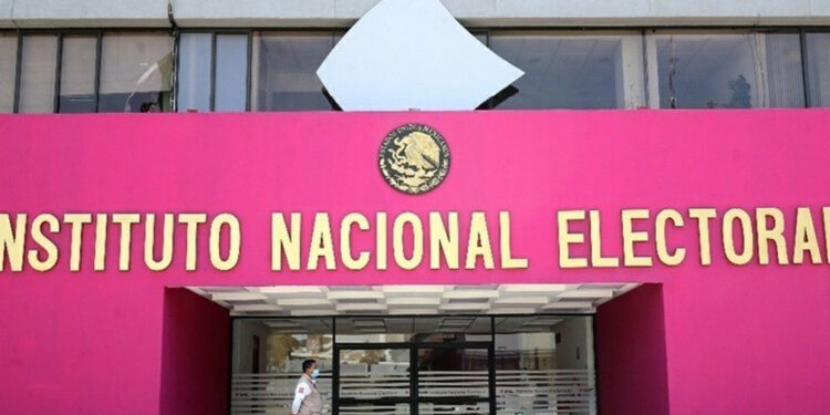 INE ordena a Morena que sus aspirantes cesen campañas