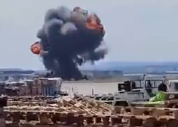 Un caza F18 se estrella en la Base de Zaragoza y su piloto consigue eyectarse a tiempo