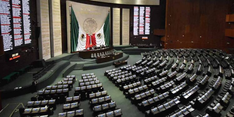Diputados de Morena proponen más impuestos para ricos