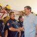 Dota el alcalde Elias Retes de uniformes nuevos a bomberos