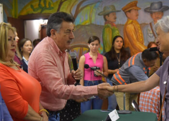 Beneficia presidente municipal a familias de Cajeme