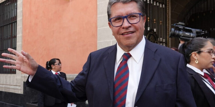 Ricardo Monreal asegura que le alzará la mano a ‘corcholata’ de Morena mejor posicionada