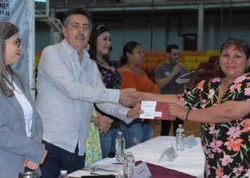 Entregan apoyos sociales a familias vulnerables de cajeme, rosario y quiriego