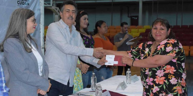 Entregan apoyos sociales a familias vulnerables de cajeme, rosario y quiriego